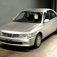 : Toyota Carina спереди