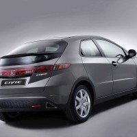 : вид Honda Civic сзади