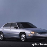 : Chevrolet Lumina спереди, сбоку