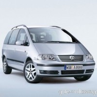 : Volkswagen Sharan спереди