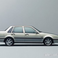 : Volvo 460 сбоку