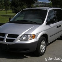 : Dodge Caravan спереди