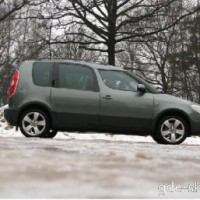 : Skoda Roomster Scout сбоку