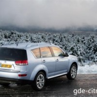 : Citroen C-Crosser сзади, сбоку