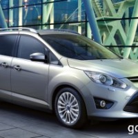 : Ford Grand C-MAX  сбоку-спереди