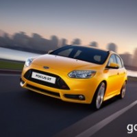 : фото Ford Focus ST спереди