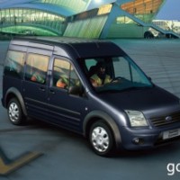 : Ford Tourneo Connect спереди, сбоку