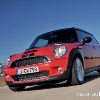 : фото MINI John Cooper Works clubman спереди