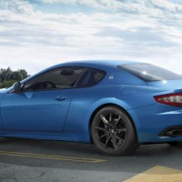 : Maserati GranTurismo Sport сбоку, сзади