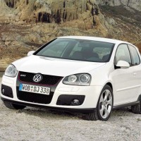 : Volkswagen Golf GTI спереди