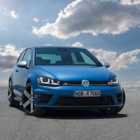 : Volkswagen Golf R вид спереди