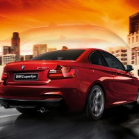 BMW 2ER Coupe: сзади справа