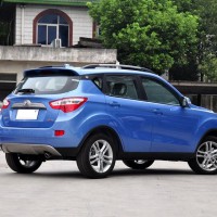 : Changan CS35 сзади, сбоку