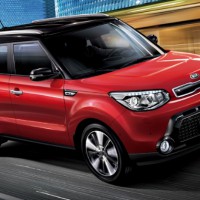 KIA Soul: спереди справа