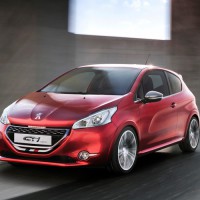 Peugeot 208 GТi: спереди слева