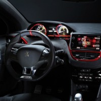 Peugeot 208 GТi: салон спереди