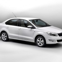 Škoda Rapid: справа спереди