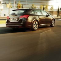 Chevrolet Cruze универсал: справа сзади