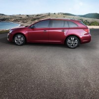 Chevrolet Cruze универсал: слева сбоку