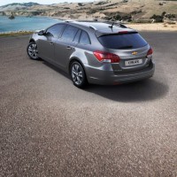 Chevrolet Cruze универсал: слева сзади