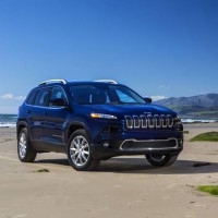 Jeep Cherokee: спереди справа