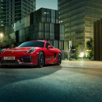 Porsche Cayman GTS: спереди слева