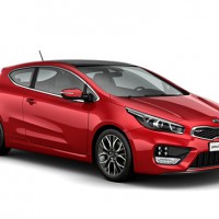 Kia pro_сee'd GT: спереди справа