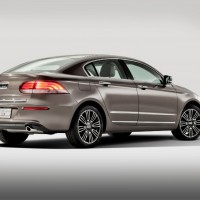 Qoros 3 Sedan: сзади справа