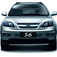 BYD S6: спереди