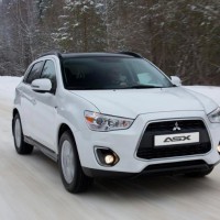 Mitsubishi ASX: спереди справа