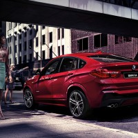 BMW X4: сзади слева