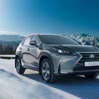 Lexus NX200: спереди справа