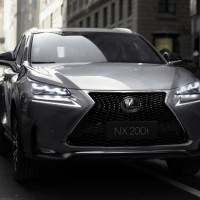 Lexus NX200t: спереди