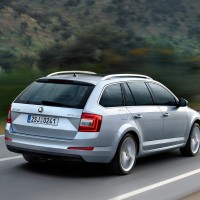 Škoda Octavia Combi Scout: справа сзади