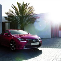 Lexus RC350: справа спереди