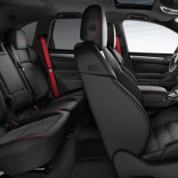 Porsche Cayenne GTS: салон справа сбоку