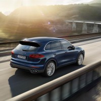 Porsche Cayenne S Diesel: сзади справа