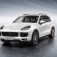 Porsche Cayenne S E Hybrid: спереди слева