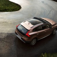 Volvo V40 СROSS Сountry: справа сбоку сверху