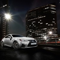 Lexus RC F: справа спереди