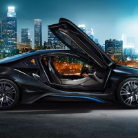 BMW i8: справа сбоку с открытой дверью