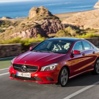 Mercedes CLA-klass sedan: слева спереди