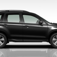 Subaru Forester: справа сбоку