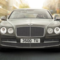 Bentley Flying Spur V12: спереди