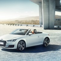 Audi TT Roadster: спереди слева