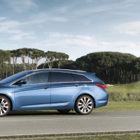 Hyundai i40 wagon: слева сбоку