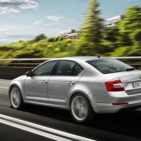 Škoda Octavia: сзади слева