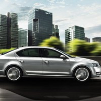 Škoda Octavia: справа сбоку